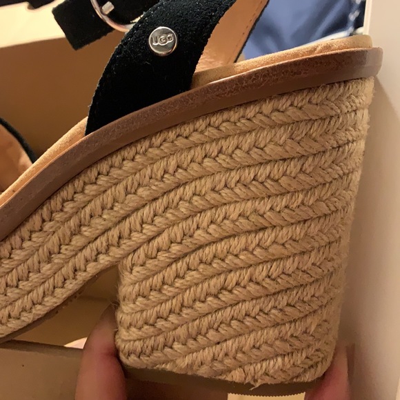 NIB UGG Laynce Sandals-Black ankle strap platform leather upper Sz 10 new in box - Picture 4 of 6